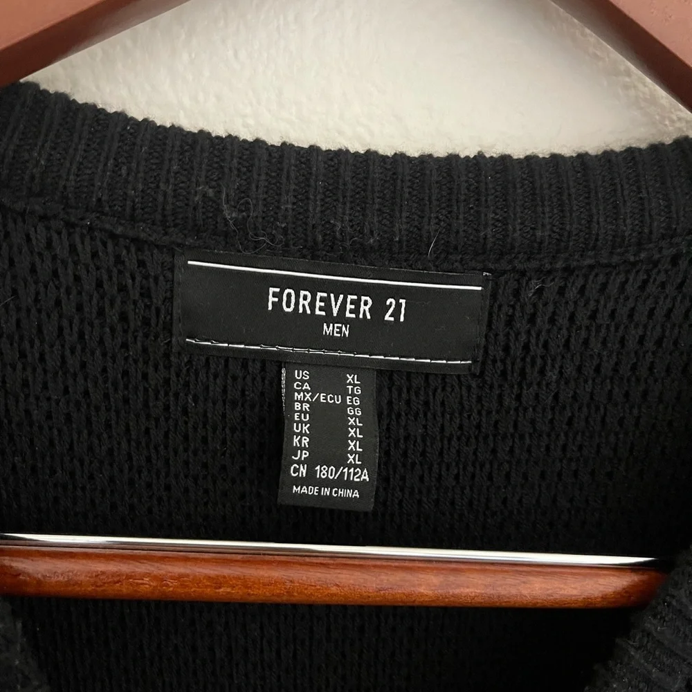 Forever 21 Men's Black Crewneck Sweater